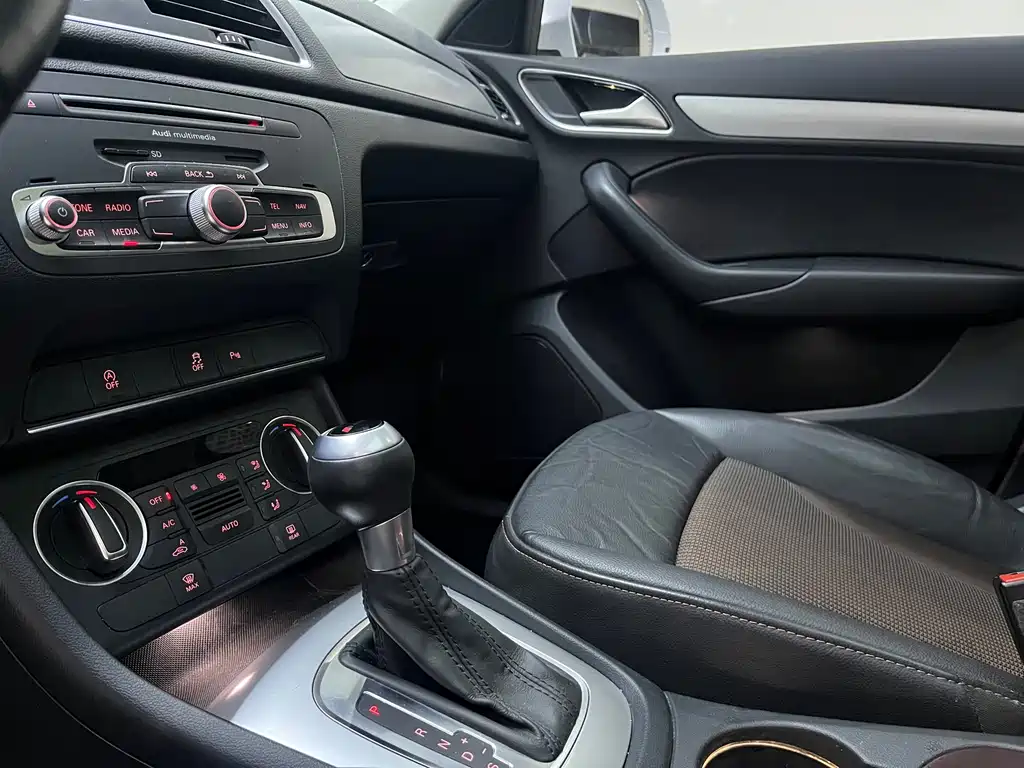 Audi Q3 2019 — фото 13