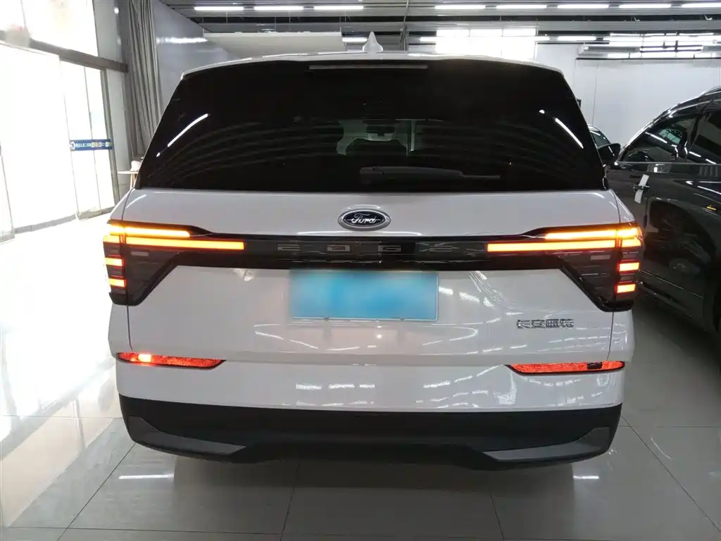 Ford Edge 2023 — фото 4