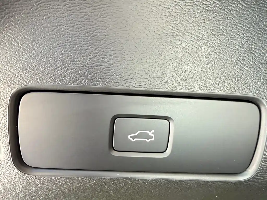 Volvo XC40 2025 — фото 9