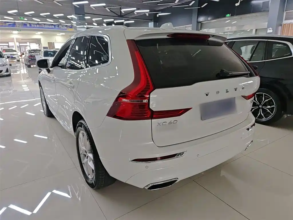 Volvo XC60 2021 — фото 5