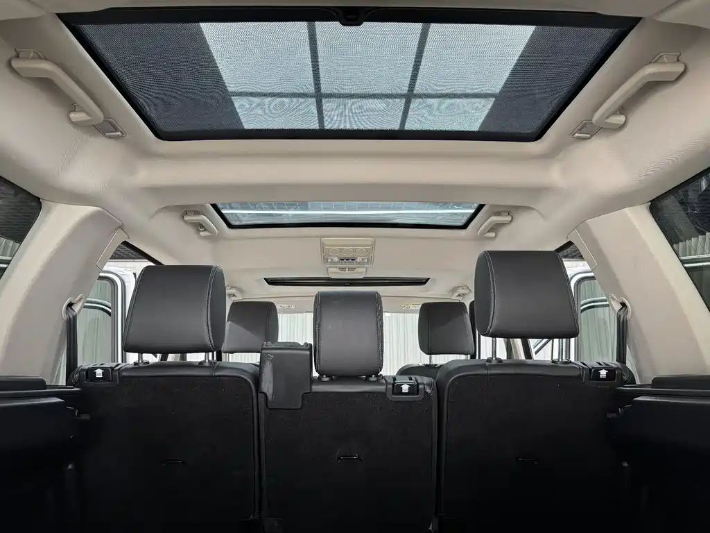 Land Rover Discovery 2016 — фото 12