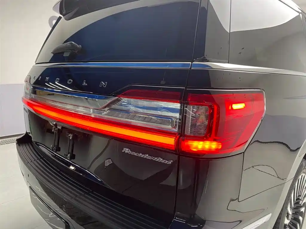 Lincoln Navigator 2020 — фото 10