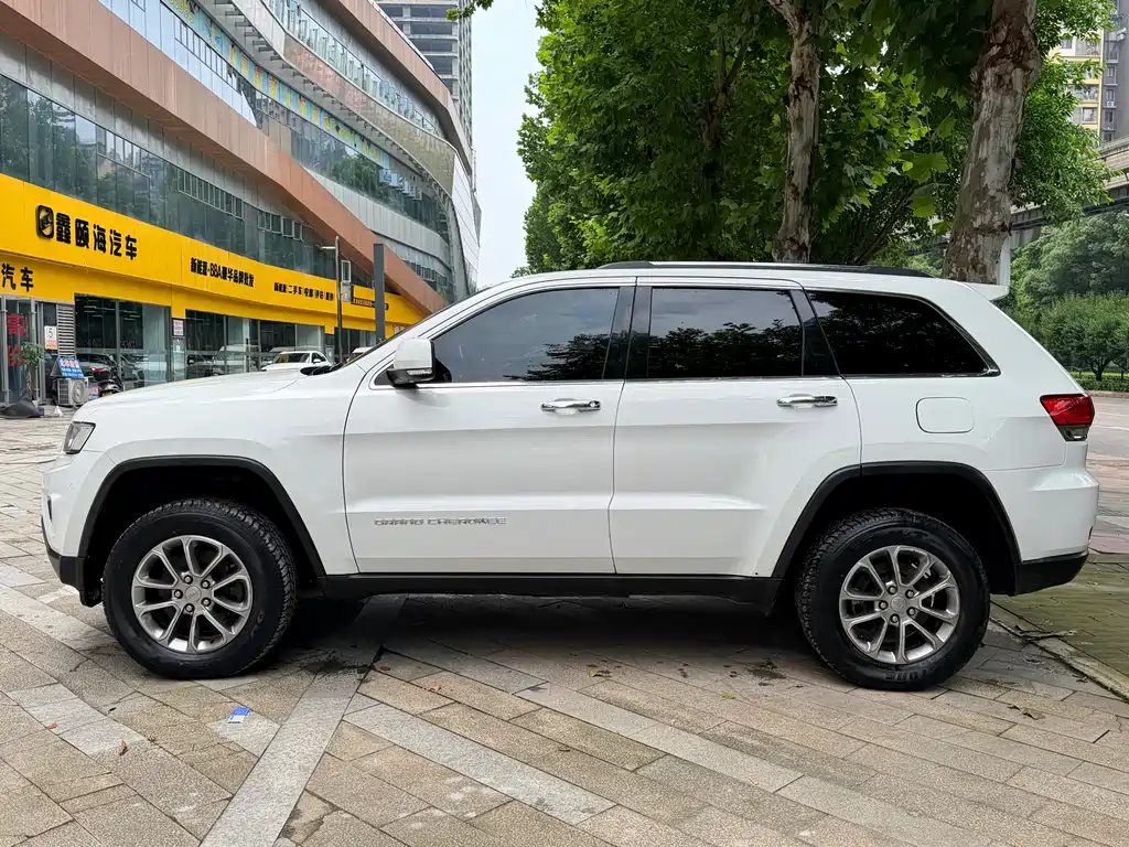 Jeep Grand Cherokee 2015 — фото 4