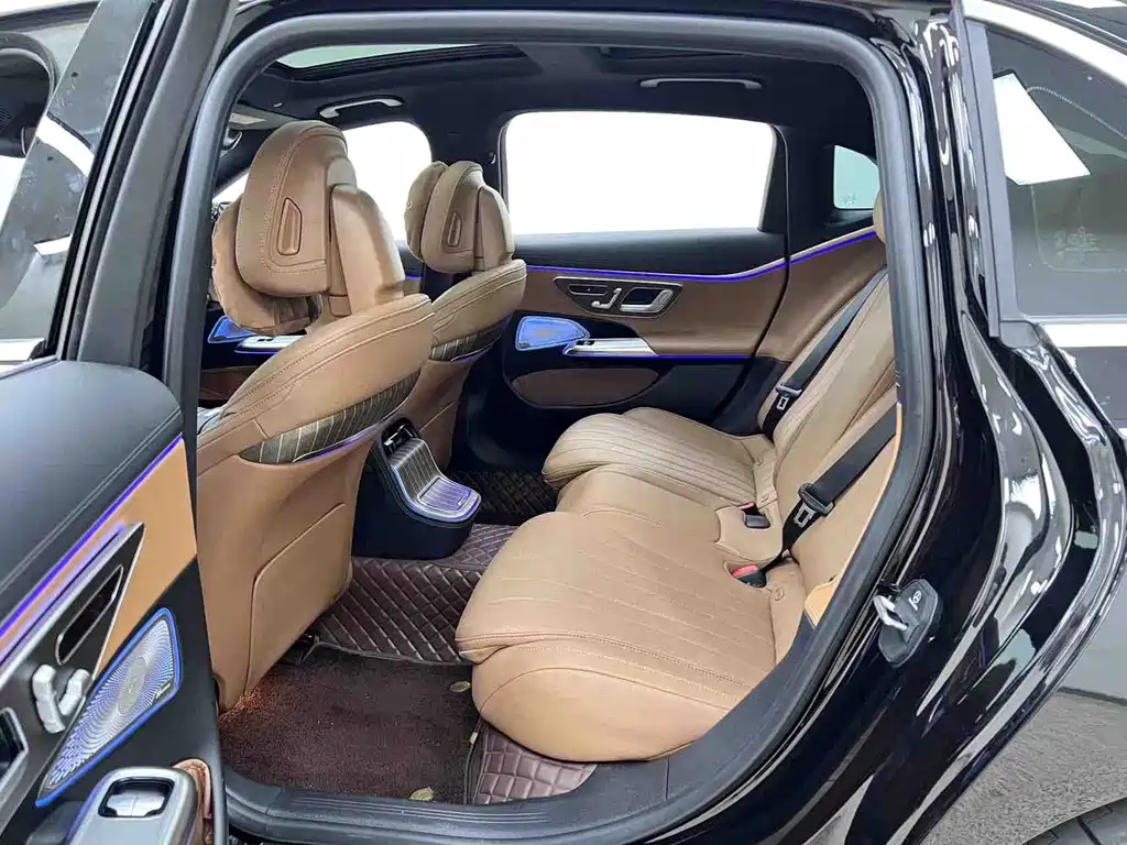 Mercedes-Benz E-Class 2024 — фото 15