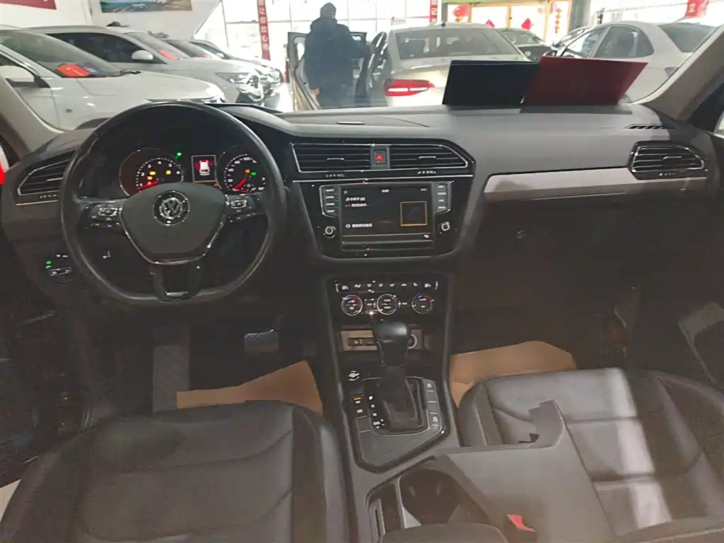 Volkswagen Tiguan L 2018 — фото 10