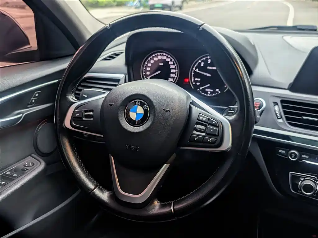 BMW 1 Series 2018 — фото 2