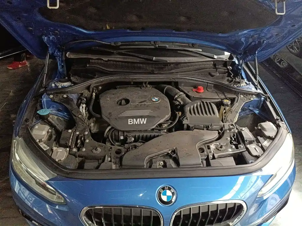 BMW 1 Series 2017 — фото 16