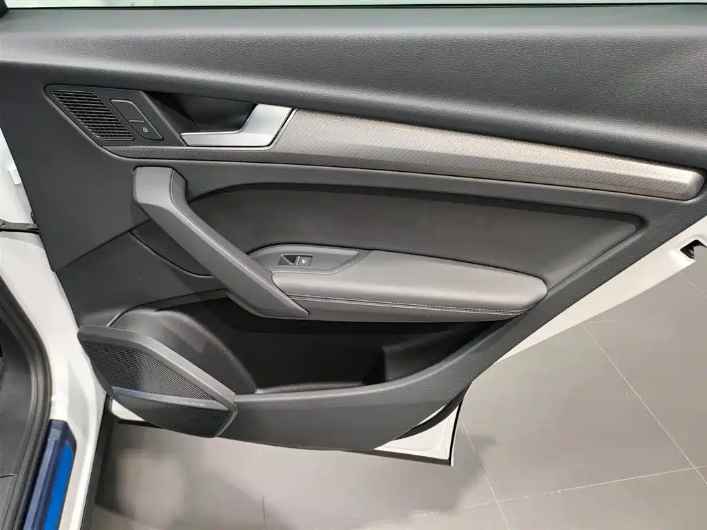 Audi Q5L 2022 — фото 19