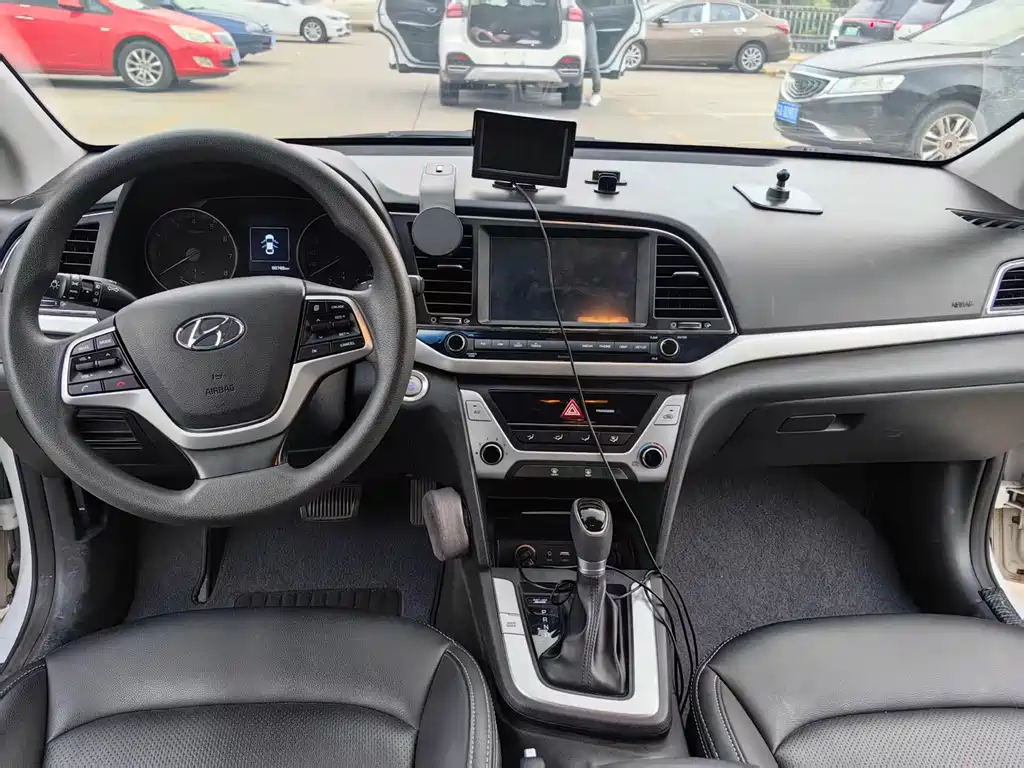Hyundai Elantra 2018