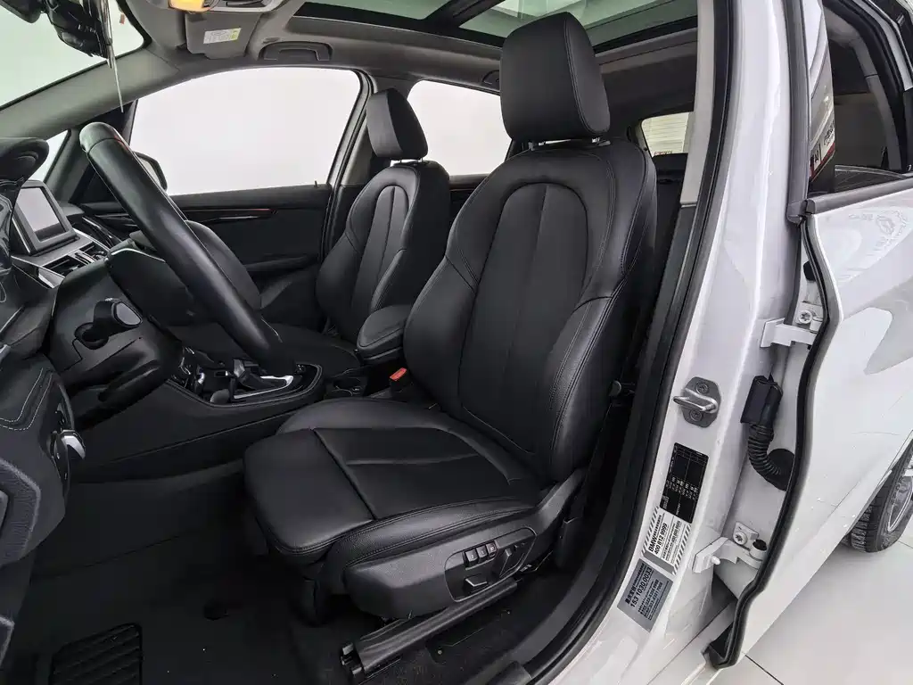 BMW 2 Series Active Tourer 2017 — фото 15