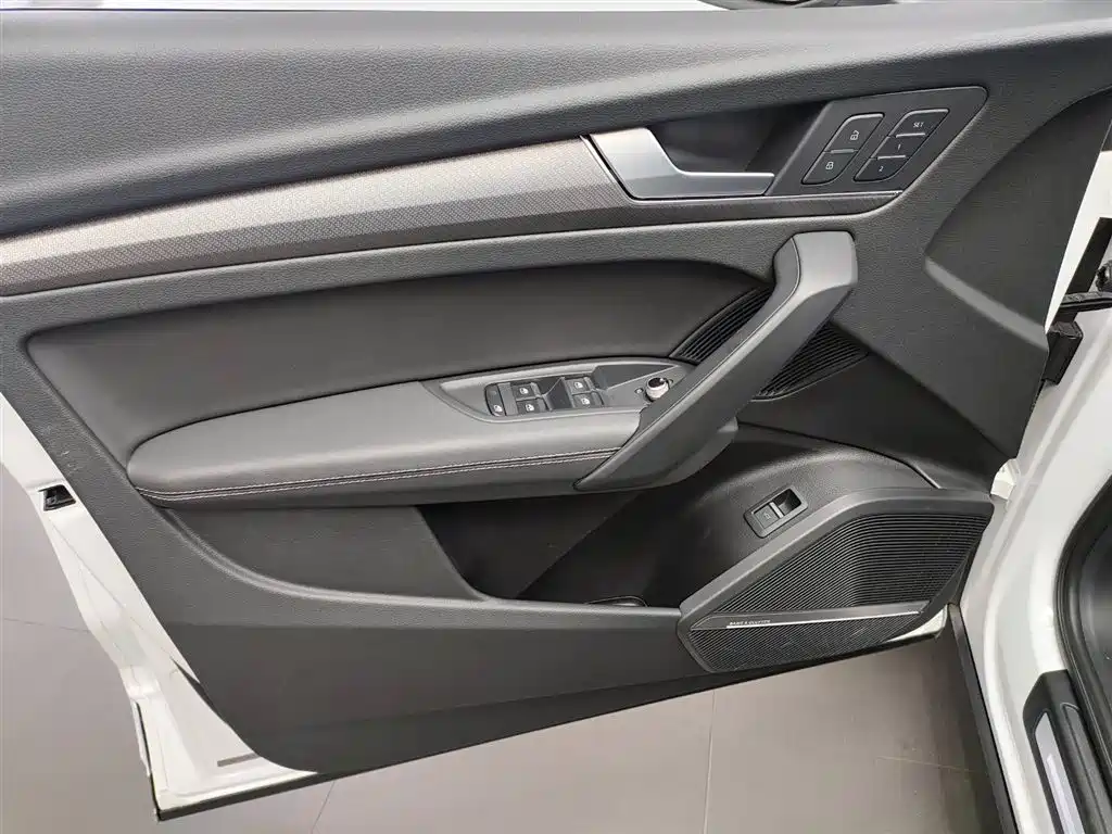 Audi Q5L 2022 — фото 21