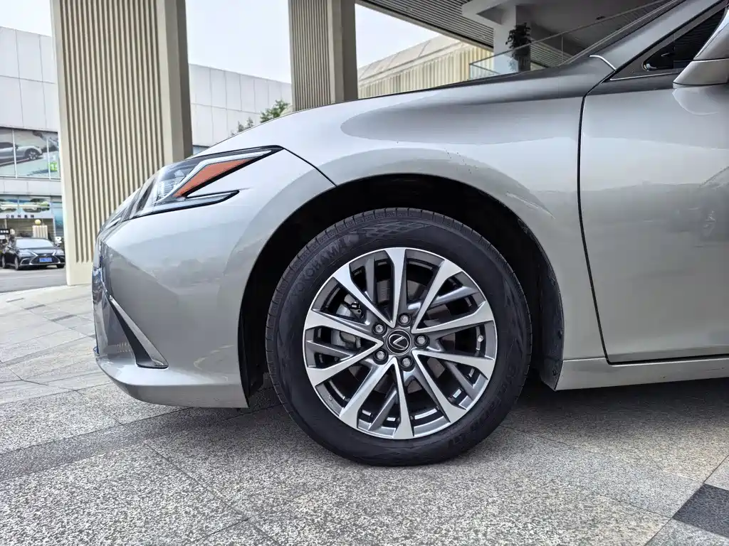 Lexus ES 2024 — фото 10
