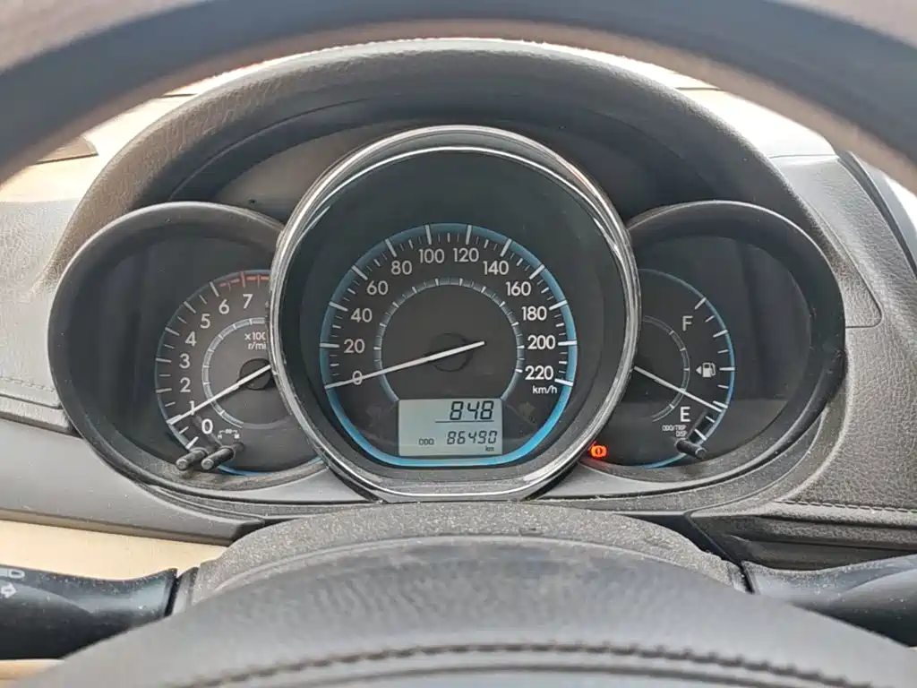 Toyota Vios 2015 — фото 12