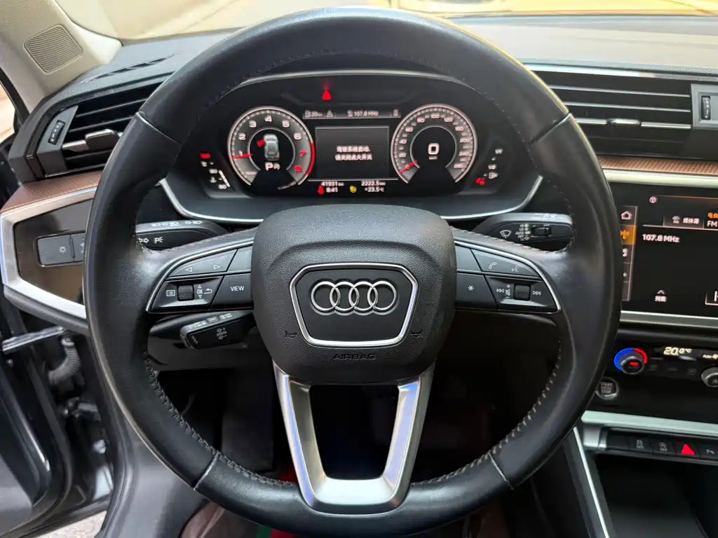 Audi Q3 2021 — фото 11