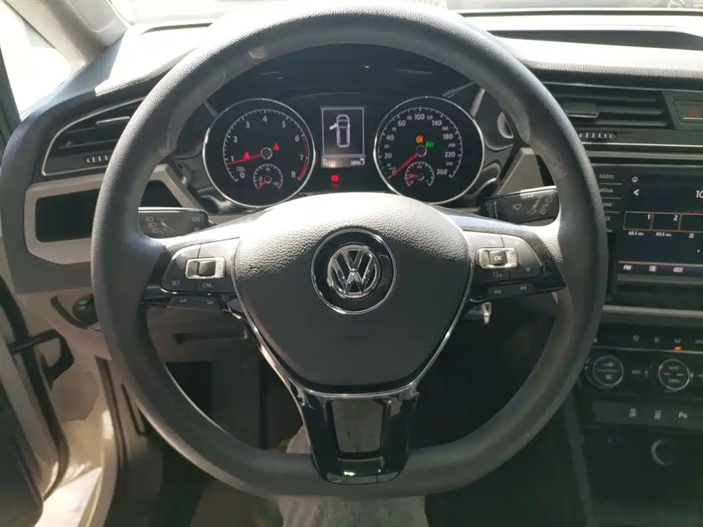Volkswagen Touran 2018 — фото 11