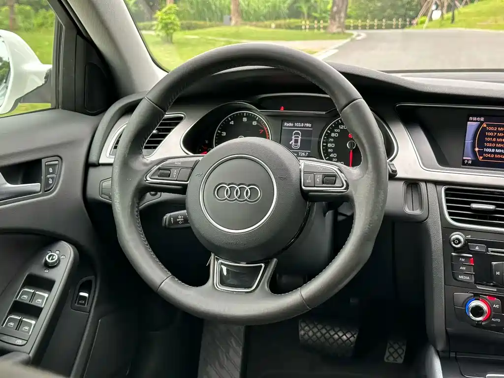 Audi A4L 2015 — фото 4