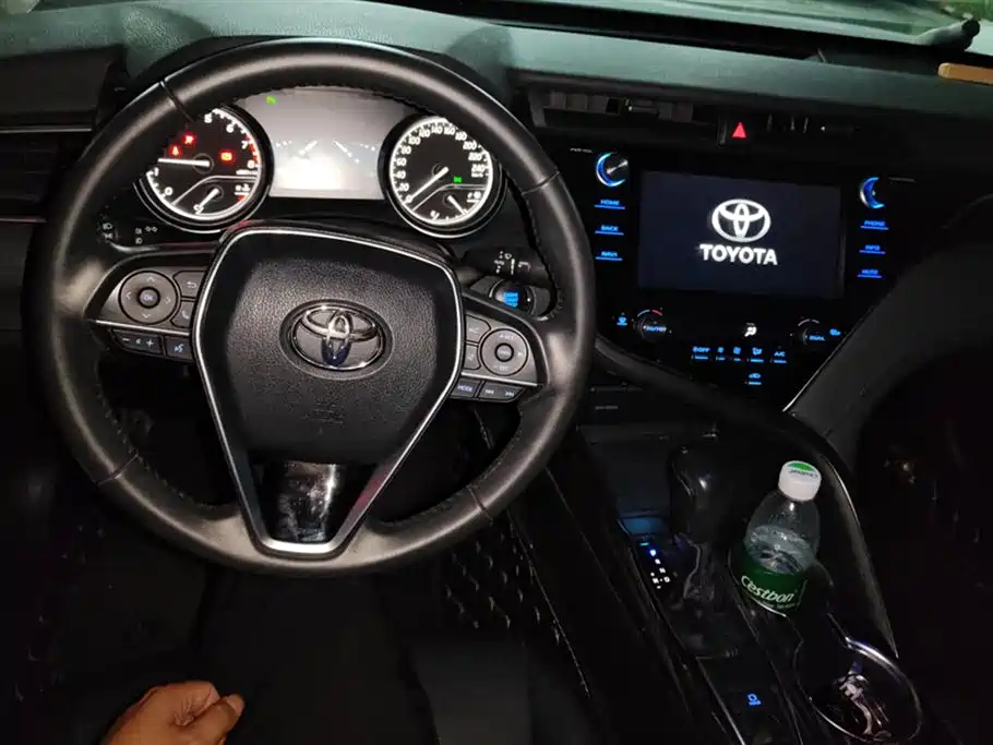 Toyota Camry 2020 — фото 12