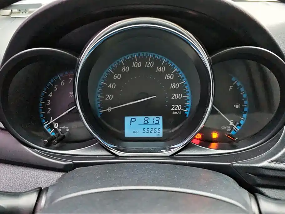 Toyota Yaris L 2017 — фото 14
