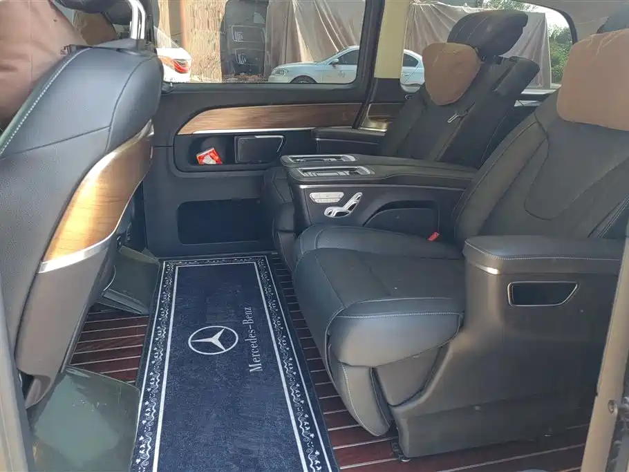 Mercedes-Benz V-Class 2022 — фото 11