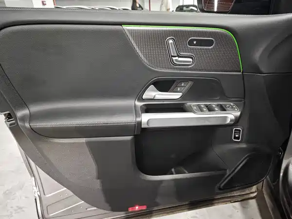 Mercedes-Benz EQB 2023
