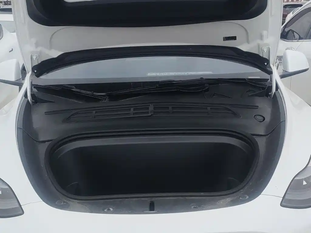 Tesla Model Y 2023 — фото 16