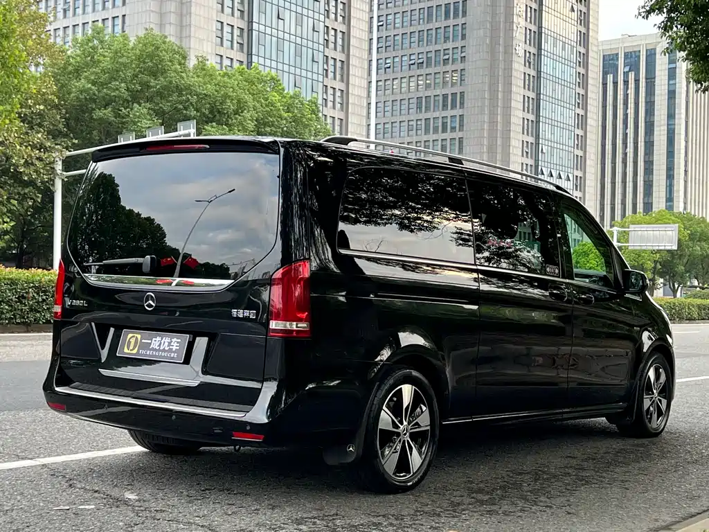 Mercedes-Benz V-Class 2023 — фото 5
