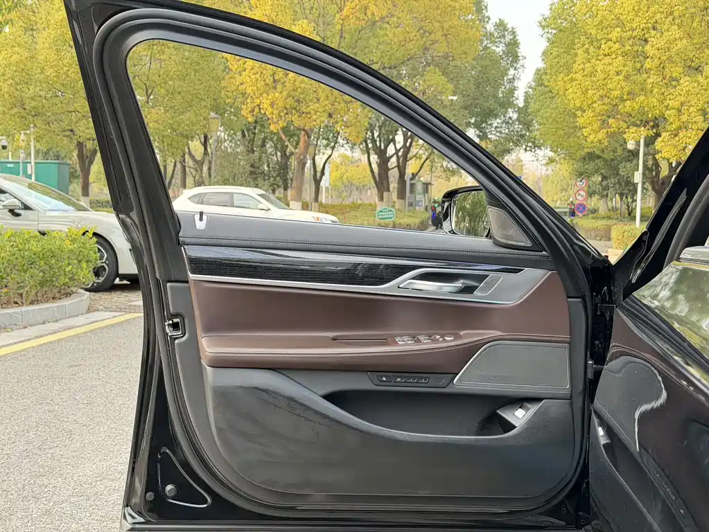 BMW 7 Series 2021 — фото 12