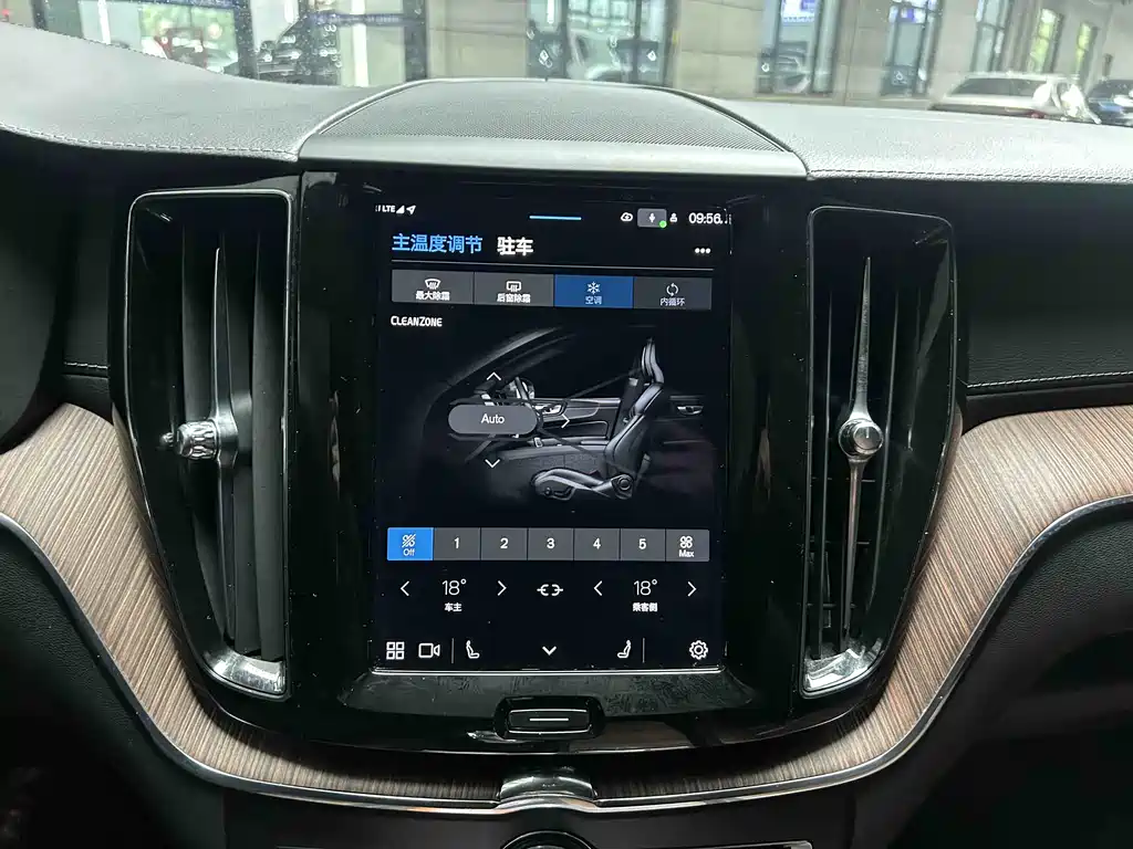 Volvo XC60 2023 — фото 13
