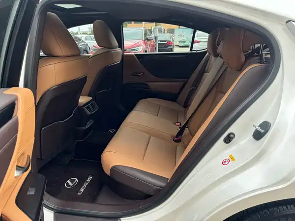 Lexus ES 2018