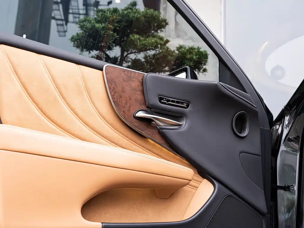 Lexus LS 2022 — фото 19