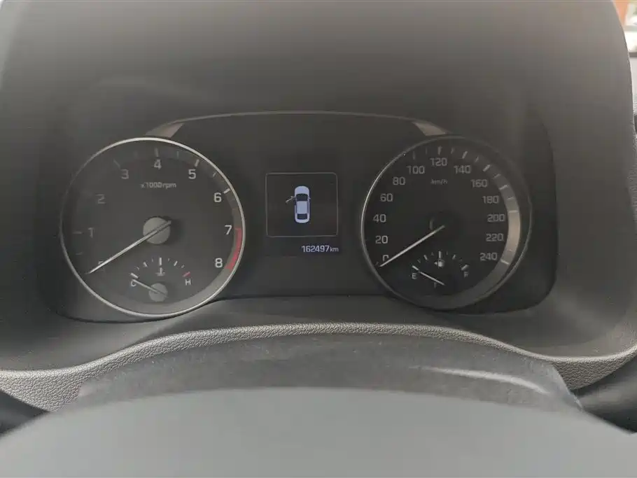 Hyundai Elantra 2018 — фото 14