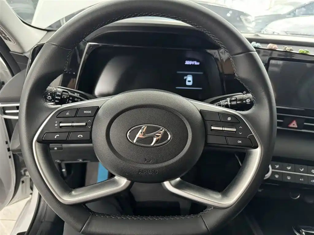 Hyundai Elantra 2022 — фото 10