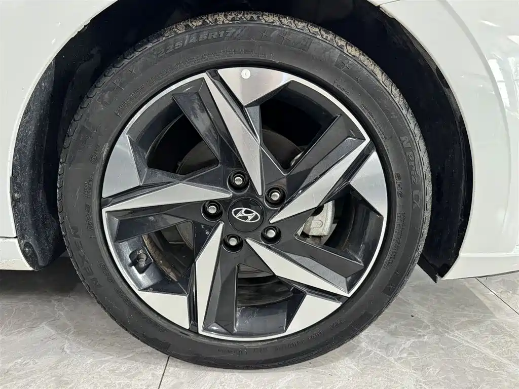 Hyundai Elantra 2022 — фото 16