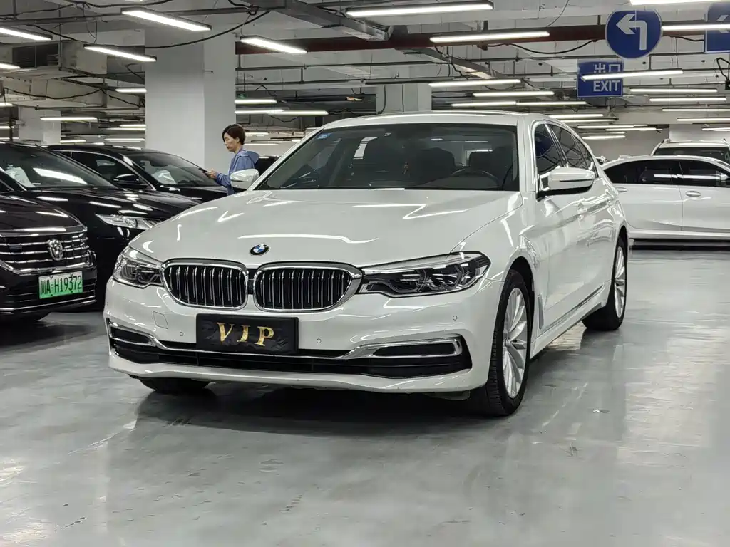 BMW 5 Series 2020 — фото 1
