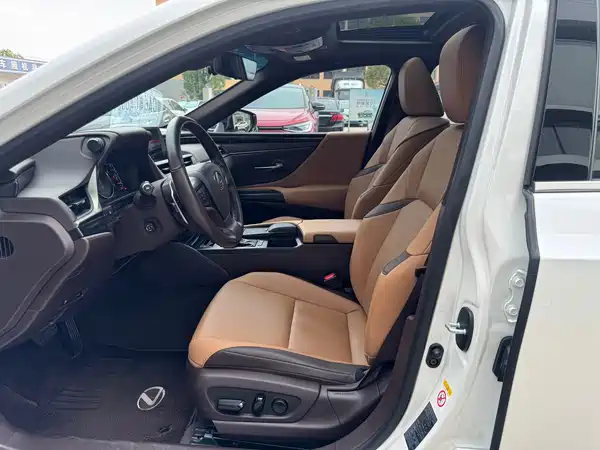 Lexus ES 2018