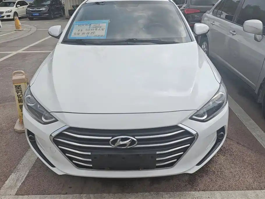 Hyundai Elantra 2018 — фото 2