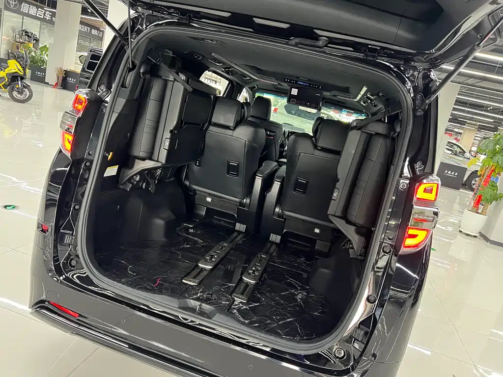 Toyota Vellfire 2022 — фото 8