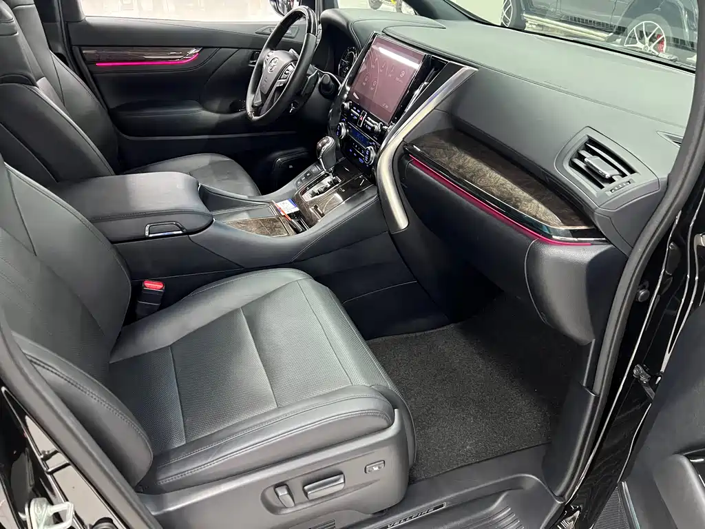 Toyota Vellfire 2022 — фото 24