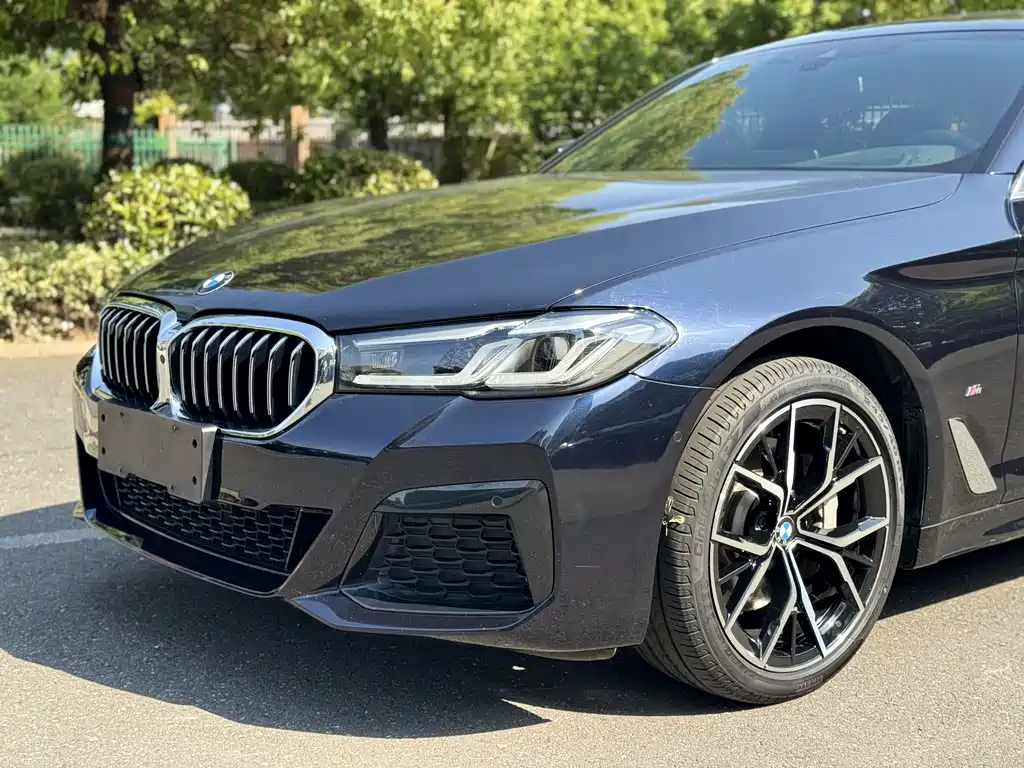 BMW 5 Series 2023 — фото 10