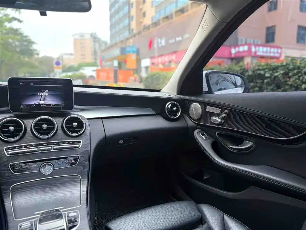 Mercedes-Benz C-Class 2018 — фото 9