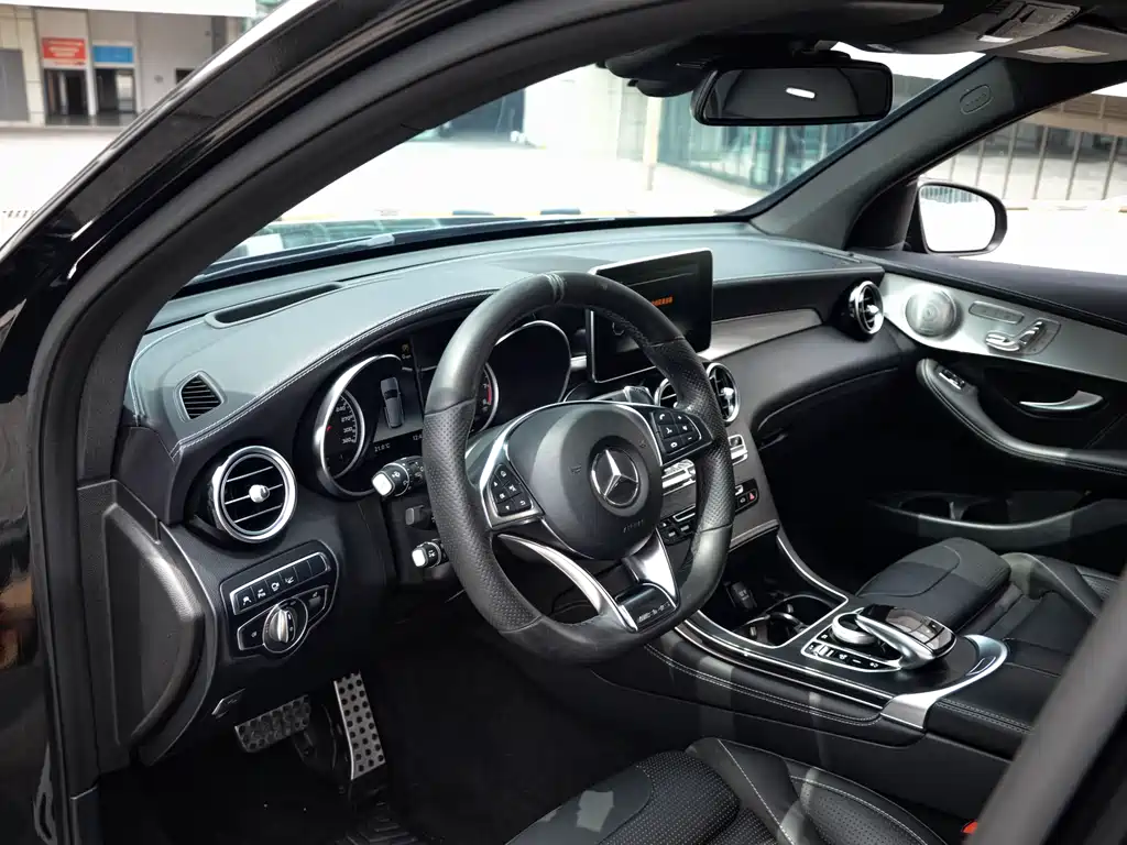 Mercedes-Benz GLC AMG 2018 — фото 27