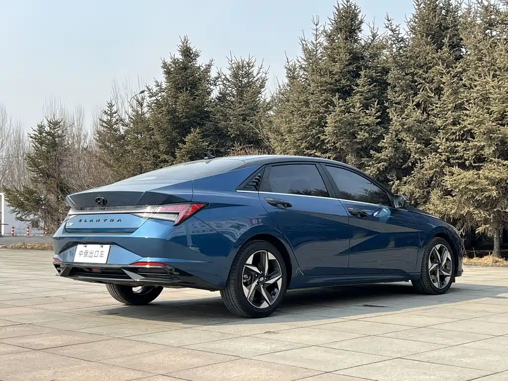 Hyundai Elantra 2022 — фото 4