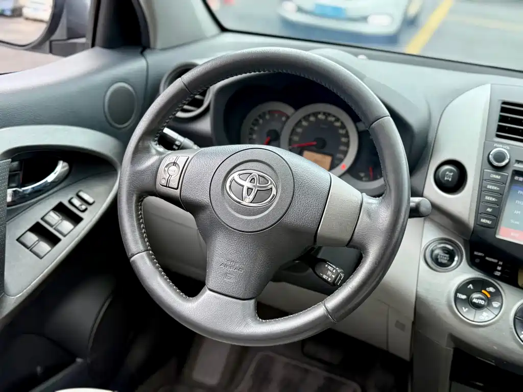Toyota RAV4 2010 — фото 21