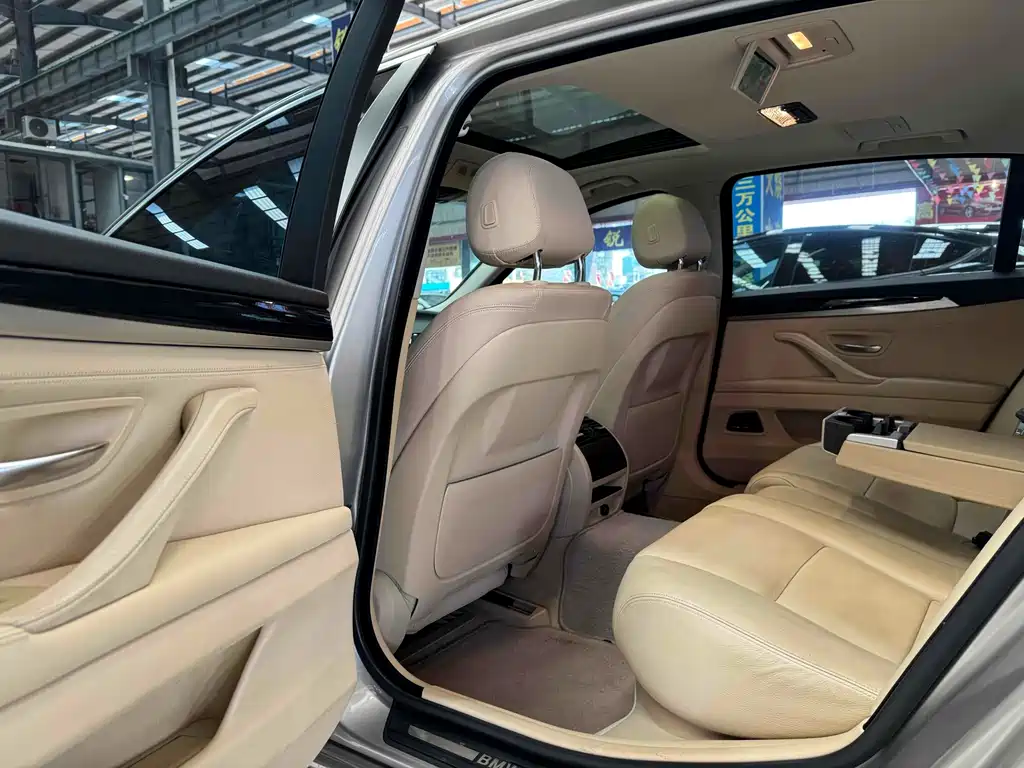 BMW 5 Series 2015 — фото 8