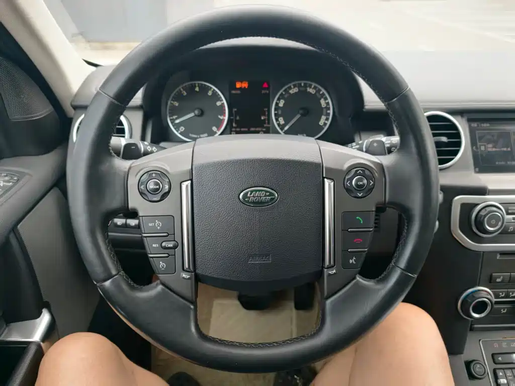 Land Rover Discovery 2016 — фото 10