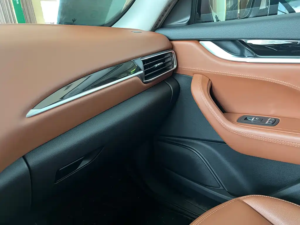 Maserati Levante 2020 — фото 17