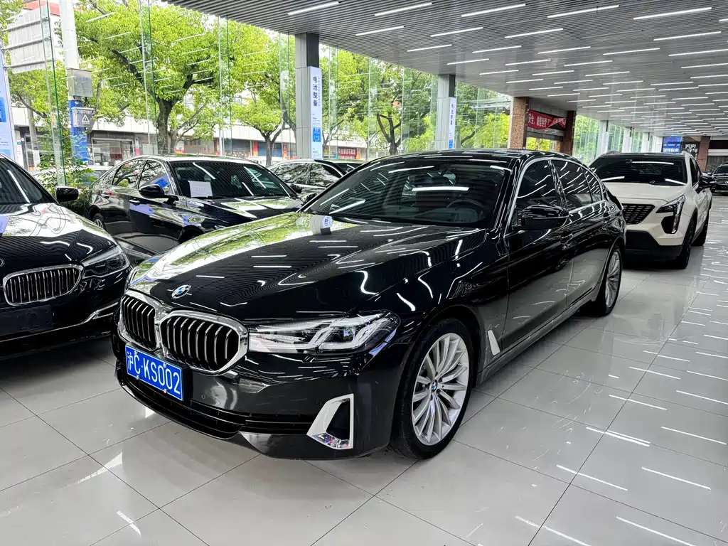 BMW 5 Series 2021 — фото 1