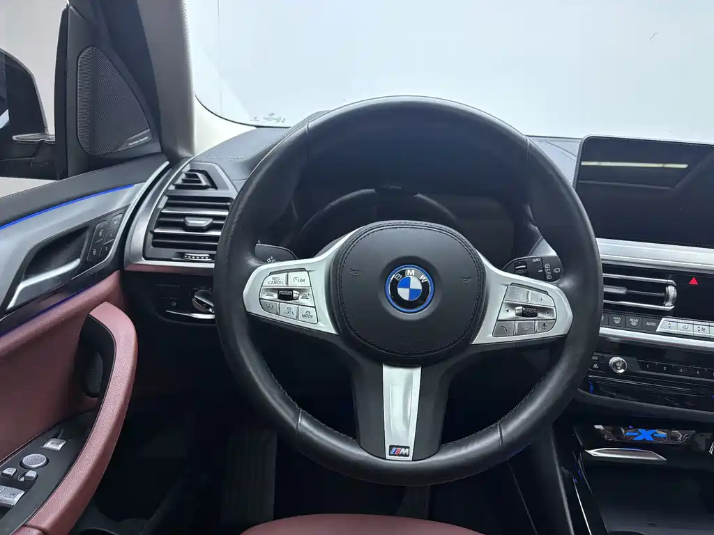 BMW iX3 2025 — фото 11