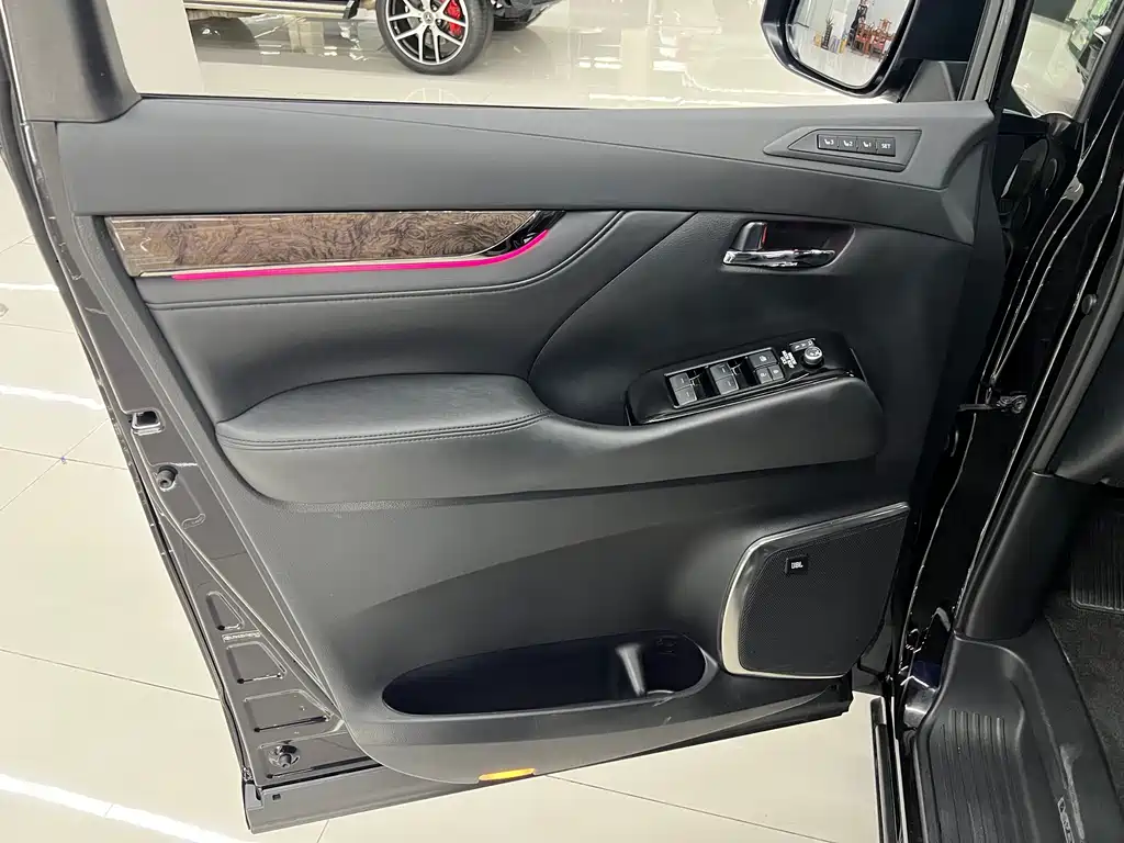 Toyota Vellfire 2022 — фото 19