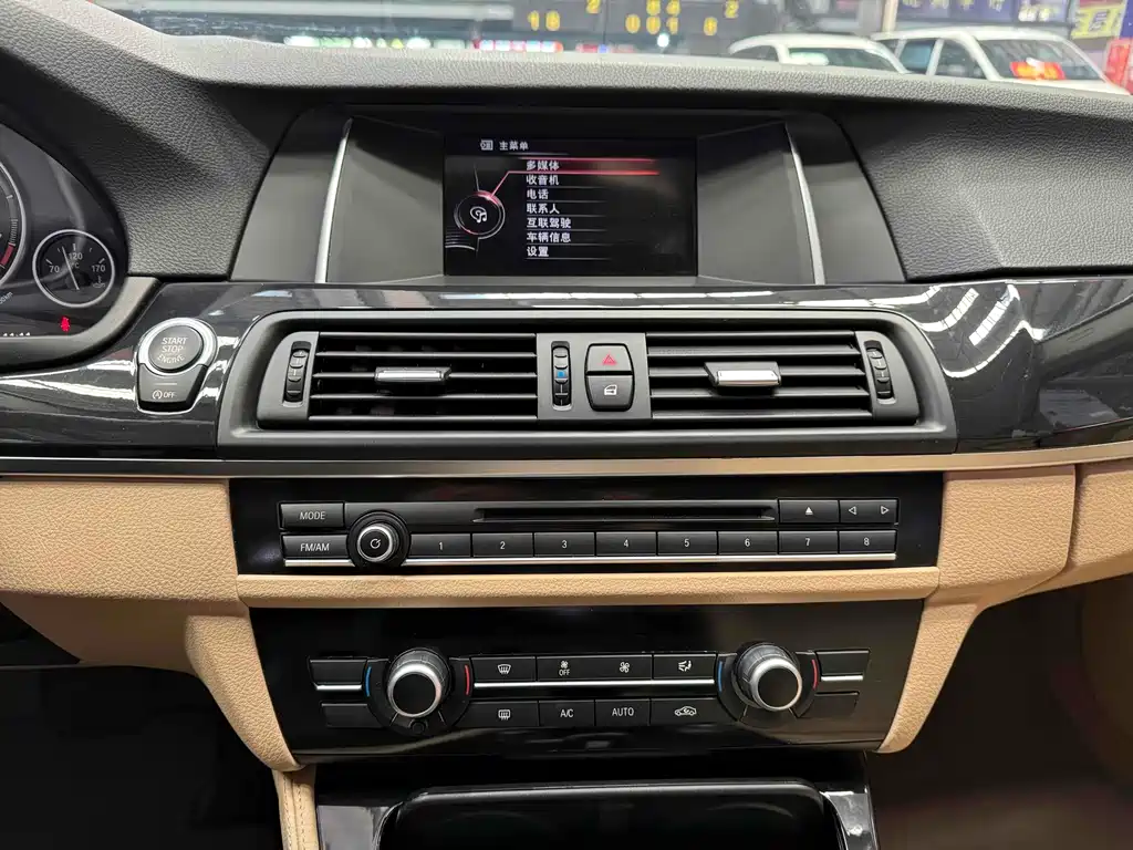 BMW 5 Series 2015 — фото 11